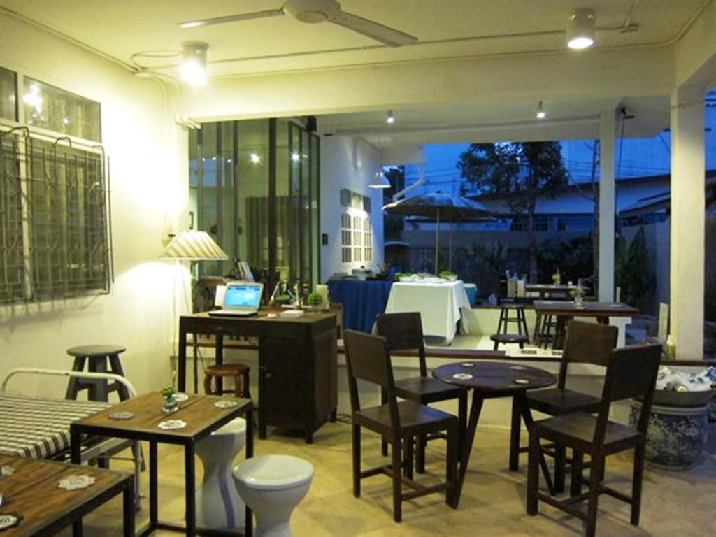Baan Rare Guesthouse Удон Тани Екстериор снимка