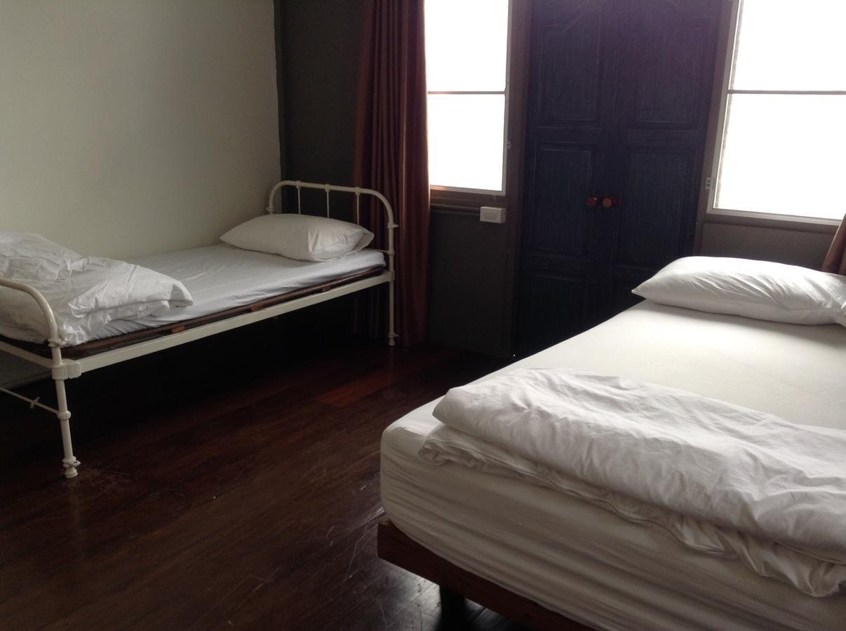 Baan Rare Guesthouse Удон Тани Екстериор снимка