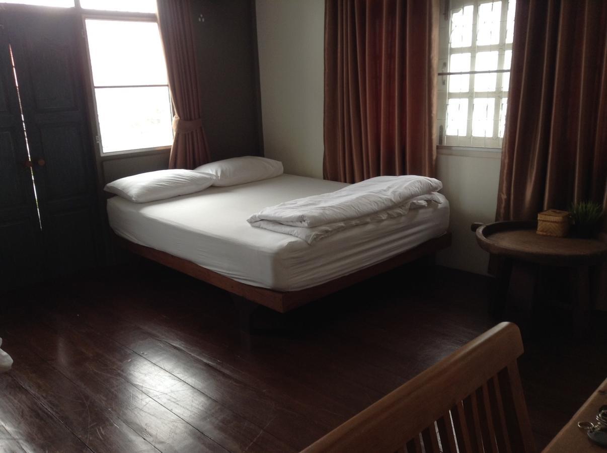 Baan Rare Guesthouse Удон Тани Екстериор снимка