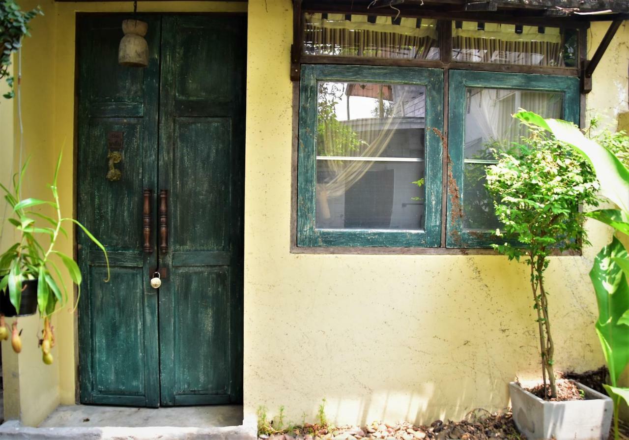 Baan Rare Guesthouse Удон Тани Екстериор снимка