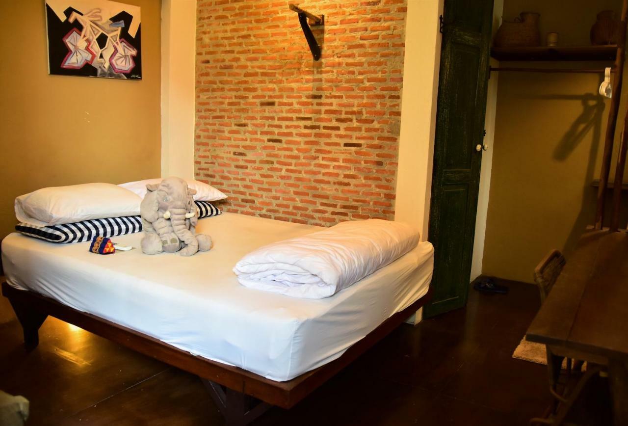 Baan Rare Guesthouse Удон Тани Екстериор снимка