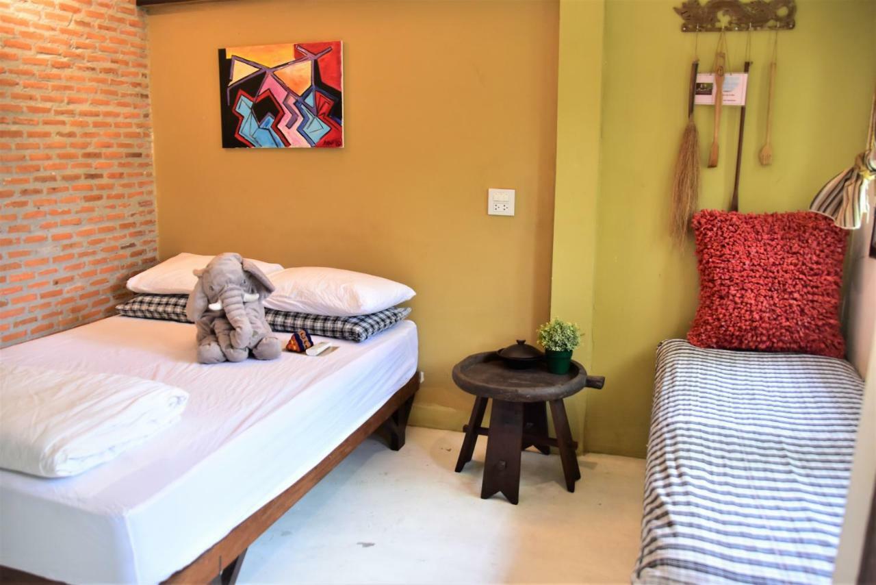 Baan Rare Guesthouse Удон Тани Екстериор снимка