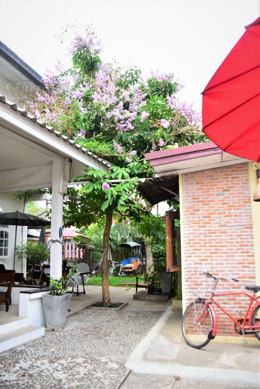 Baan Rare Guesthouse Удон Тани Екстериор снимка