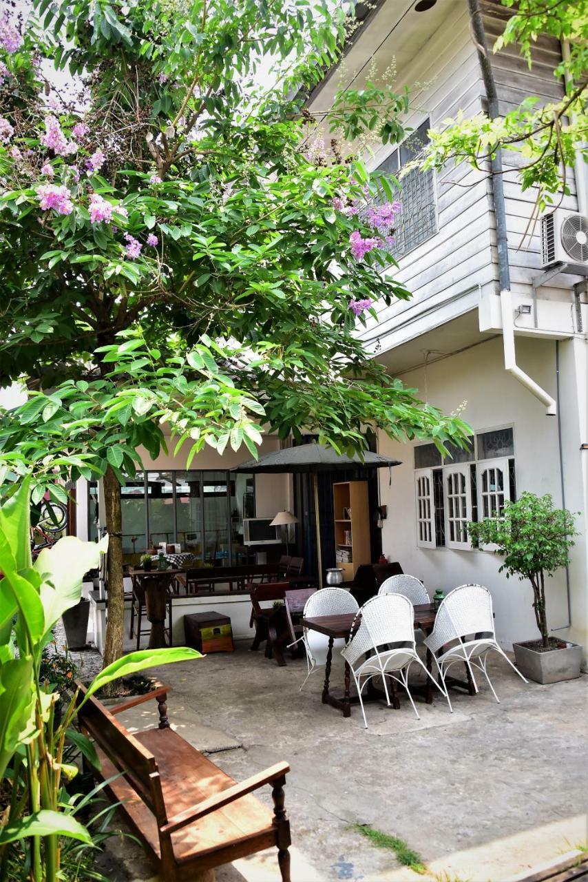 Baan Rare Guesthouse Удон Тани Екстериор снимка
