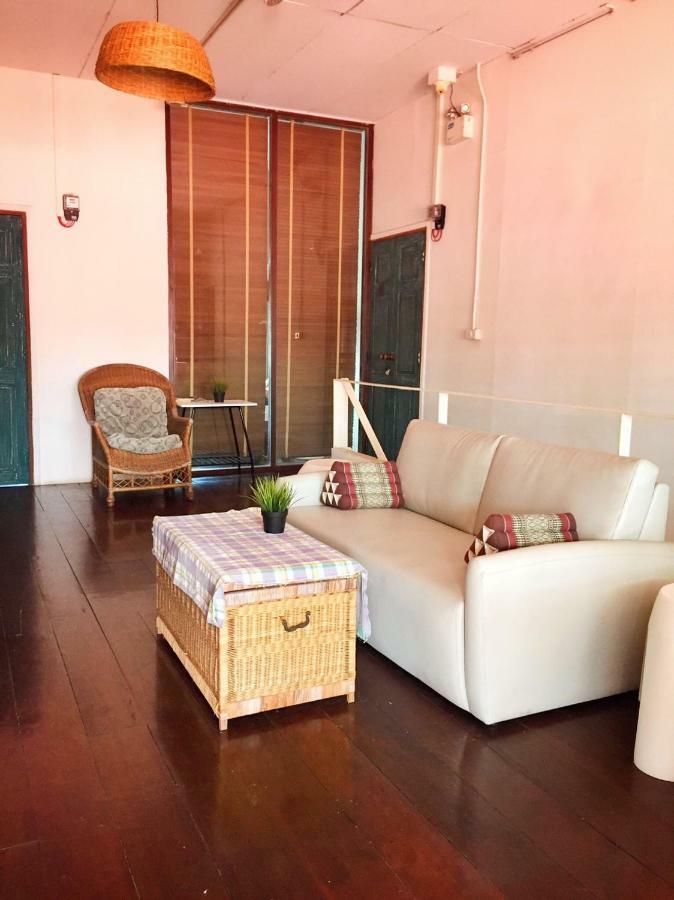 Baan Rare Guesthouse Удон Тани Екстериор снимка