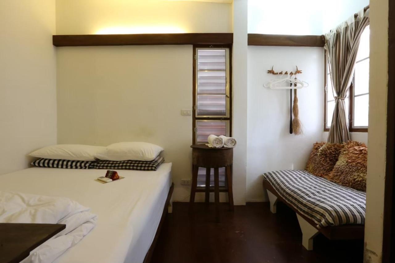 Baan Rare Guesthouse Удон Тани Екстериор снимка
