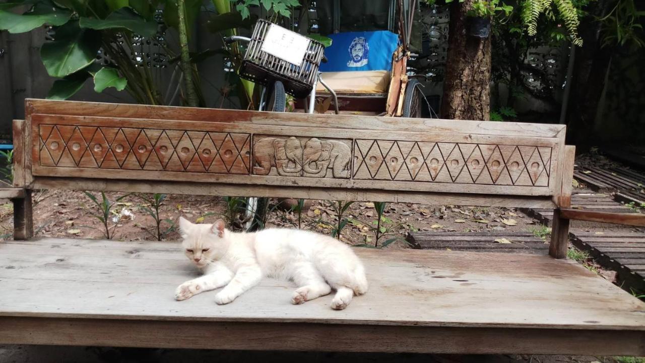 Baan Rare Guesthouse Удон Тани Екстериор снимка